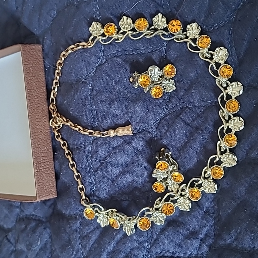 - - - Vintage fleur-de-lis necklace and clip on earrings